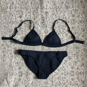 Triangl navy bikini crochet suit